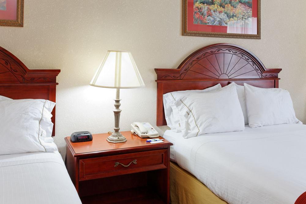 Holiday Inn Express & Suites Tupelo By Ihg Bilik gambar
