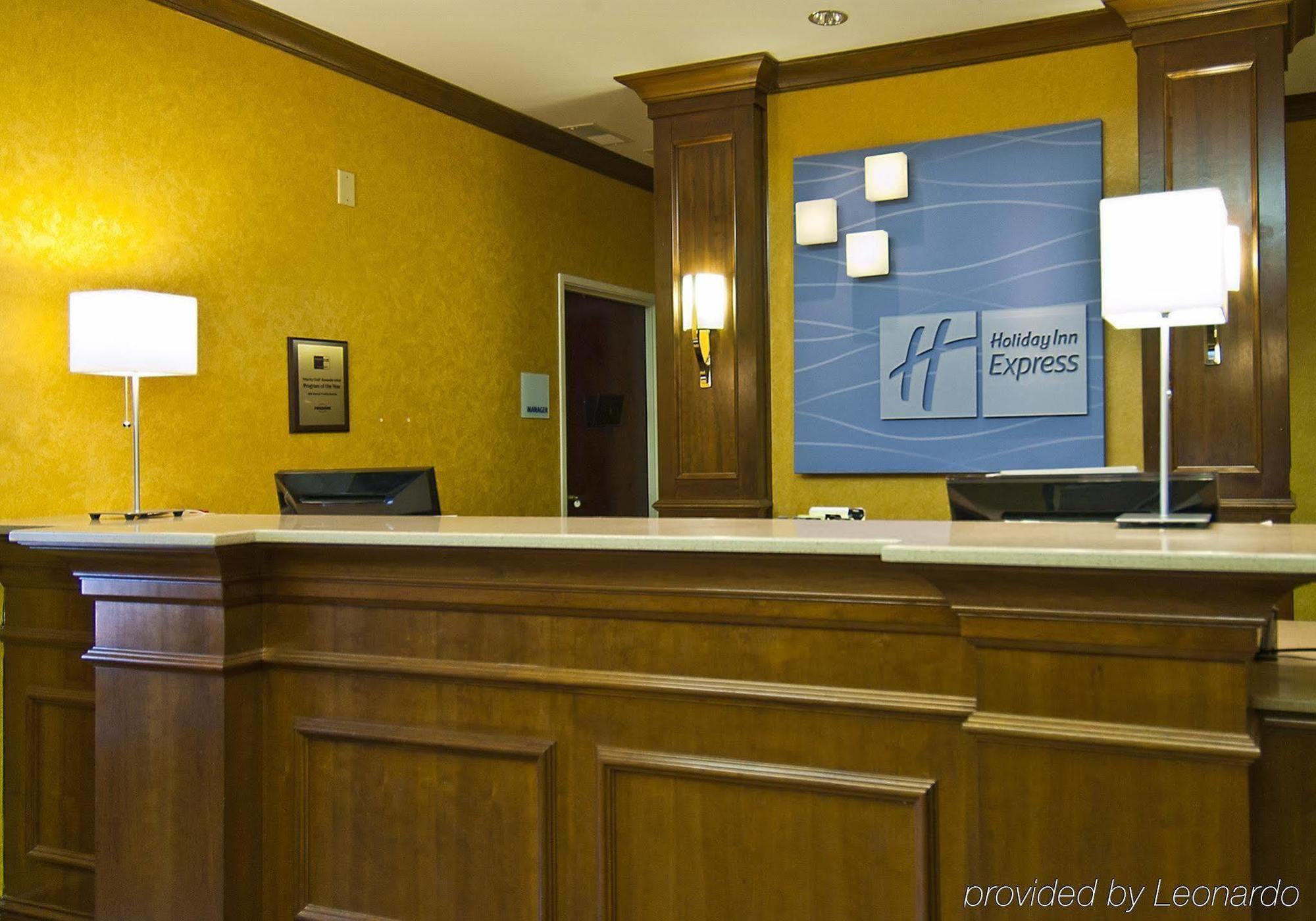 Holiday Inn Express & Suites Tupelo By Ihg Dalaman gambar