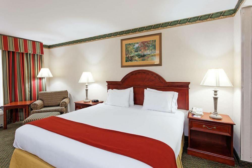 Holiday Inn Express & Suites Tupelo By Ihg Bilik gambar